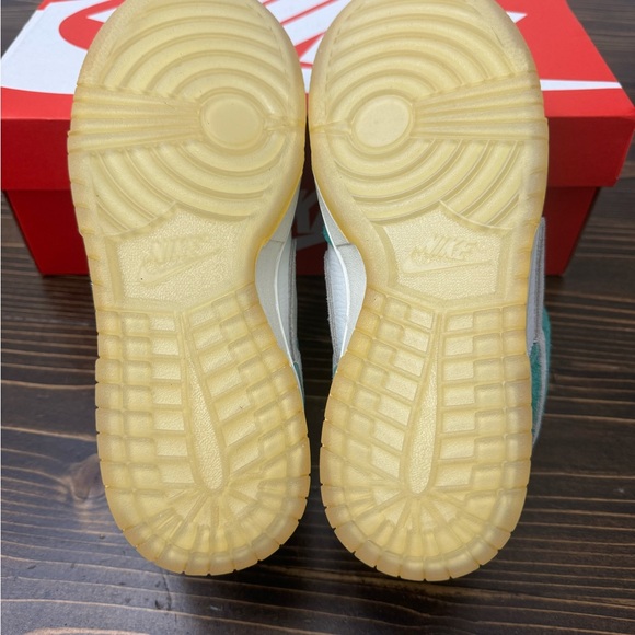 2020 Kasina x Dunk Low - Road Sign - Picture 7 of 7